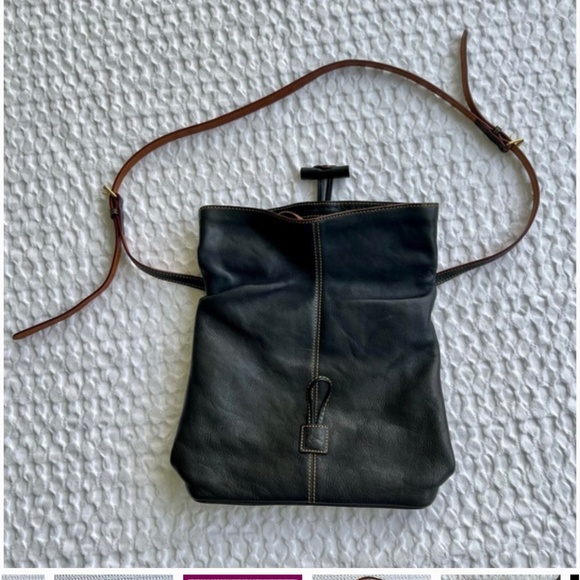 Dooney & Bourke Leather Medium Toggle Crossbody Bag Purse Marine - Picture 10 of 11